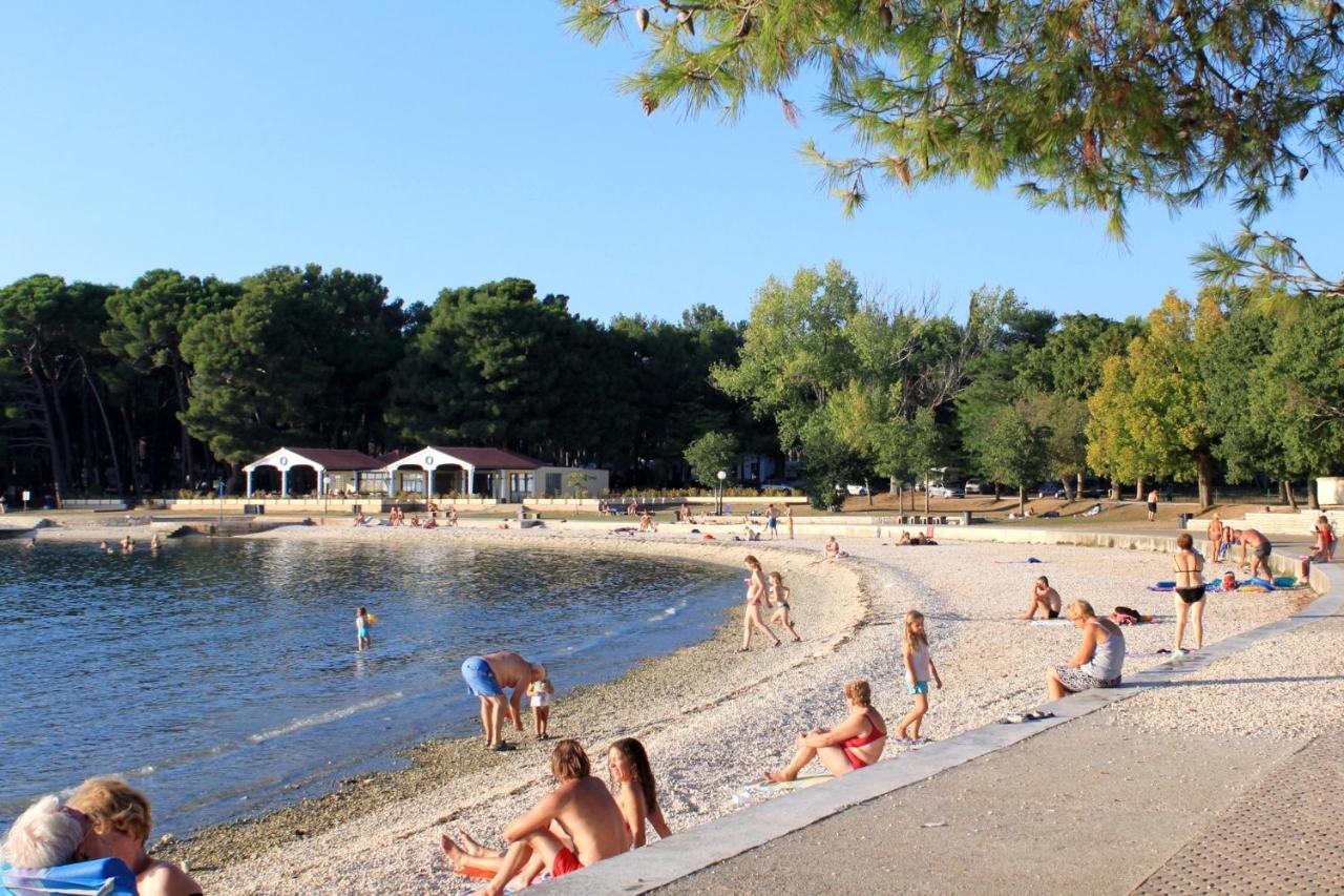 Family Friendly Apartments With A Swimming Pool Valbandon, Fazana - 2201 Štinjan Εξωτερικό φωτογραφία