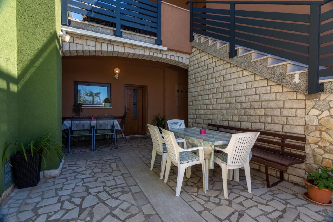 Family Friendly Apartments With A Swimming Pool Valbandon, Fazana - 2201 Štinjan Εξωτερικό φωτογραφία