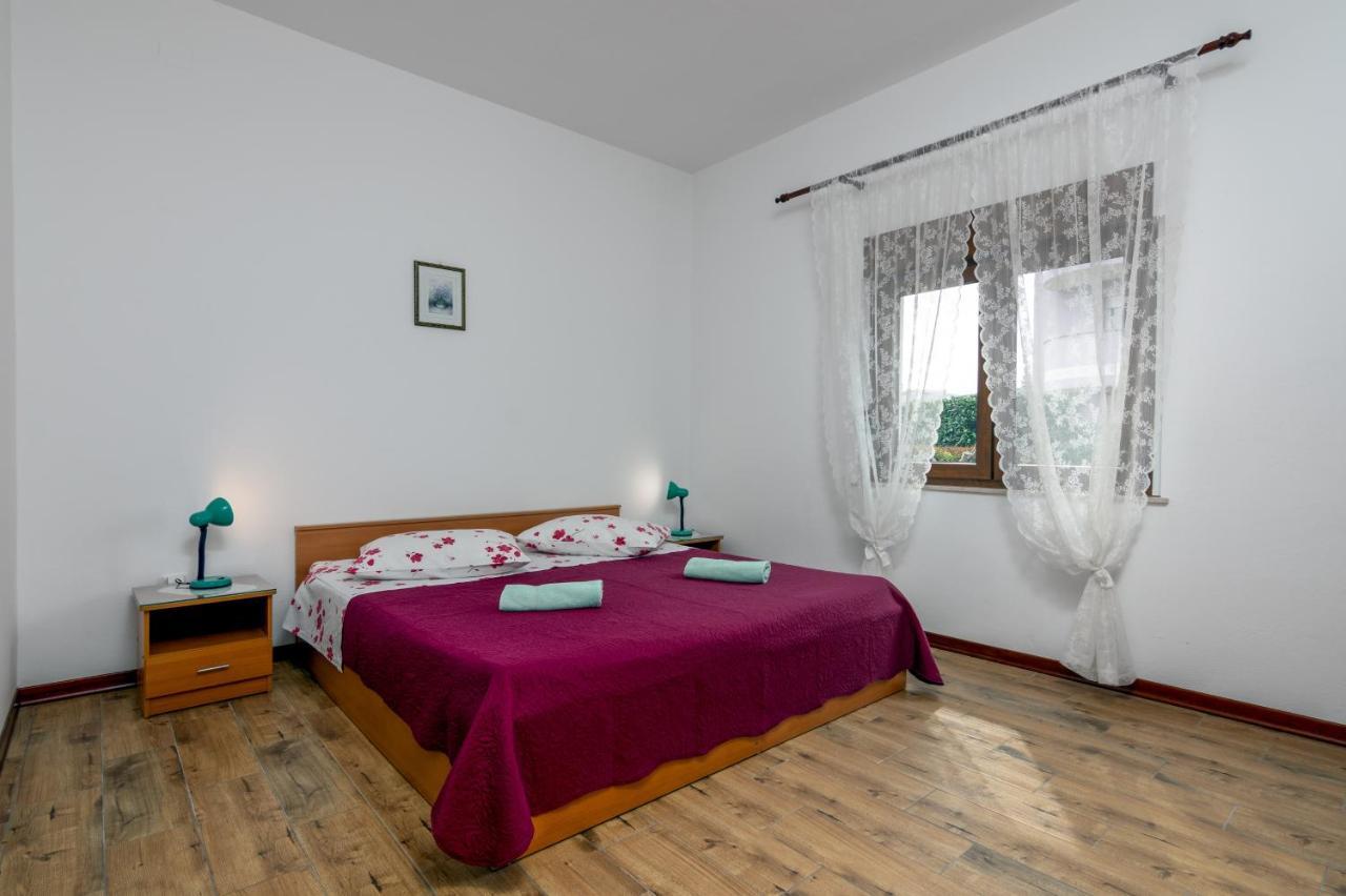 Family Friendly Apartments With A Swimming Pool Valbandon, Fazana - 2201 Štinjan Εξωτερικό φωτογραφία